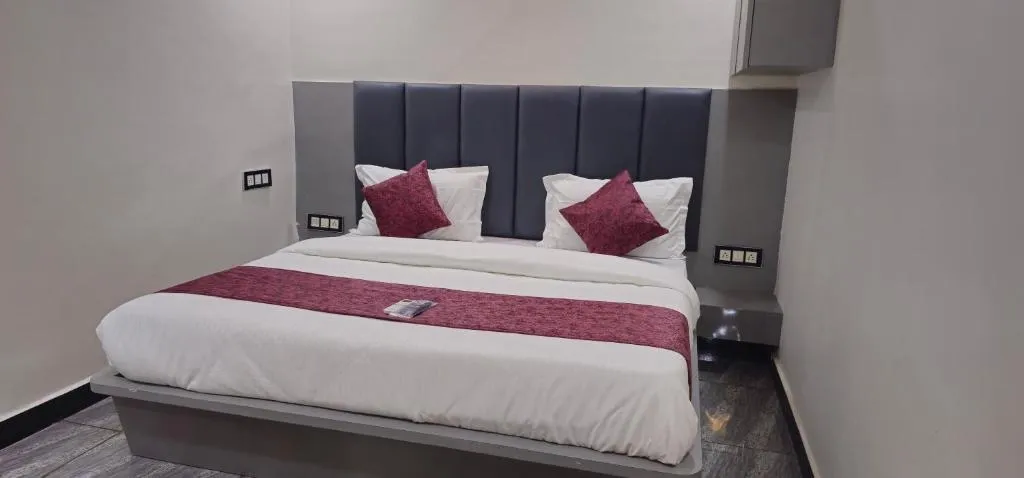 best hotels for unmarried couples in hotel krishna wankaner